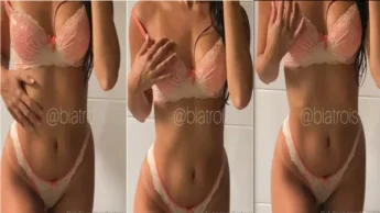 Caiu na net a Bia Trois só de calcinha e sutiã