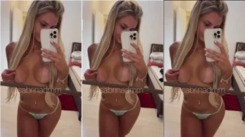 Sabrina Di Martini mostrando os peitos lindos