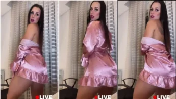 Sexy e toda gostosa Jessica Minassian se filma