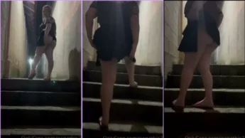 A SasathiS2 abaixou a calcinha e mostrou o cu em publico