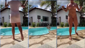 Dessinha Wife tomando banho de piscina pelada