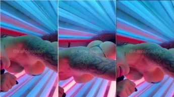 Karol Rosalin mostrando o corpo gostoso tatuado