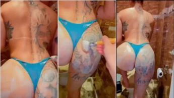 Anny Alves tatuada de rabo delicioso se depilando