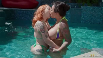 Brazzers Connie Perignon e Emma Magnolia em um menage gostoso