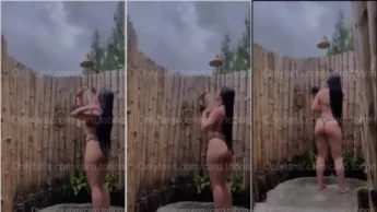 Carolina Tobon gostosa em um banho gelado no quintal