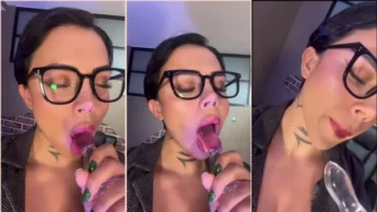 DElettraaoficial chupando o consolo com gosto do cuzinho