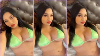 Gostosona morena Sandra Audrey toda cavala se mostrando