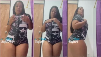 Stefi gostosinha se apalpando no banheiro