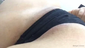 Angel greluda tocando a xota de calcinha