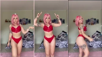 Kinechan toda gostosa de calcinha e sutiã