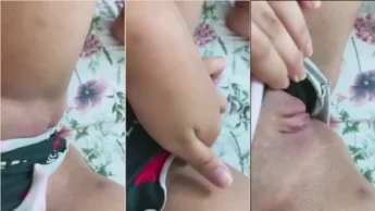 Safada nua Katarininha de shortinho curto