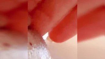 Bia Ruivinha tocando uma siririca gostosa