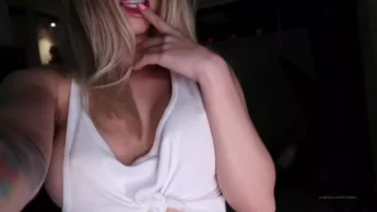 Video da Kim Tylor se masturbando na cozinha