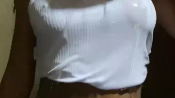 Video da Nayara Assunção pelada tomando banho