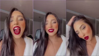 Video sensual da Lis Model fumando um baseado