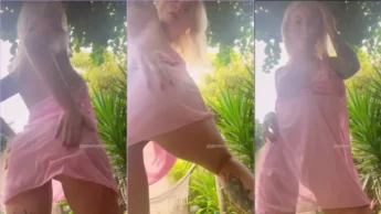 Privacy Giovanna Genesini brincando com consolo rosinha