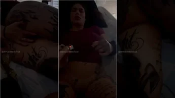 Anny Alves deixando o amigo enfiar os dedos na buceta
