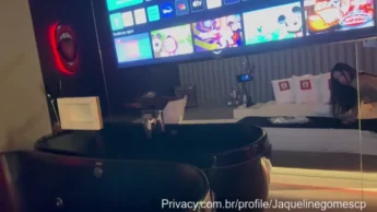Jaqueline Gomes teve video vazado dando de quatro
