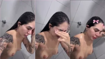 Lary Cubas nua tomando banho gostoso