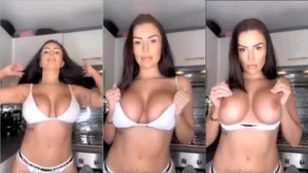 Only fans Yasmine Fox exibindo os peitos