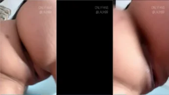 Onlyfans lauh99 mostrou tanto o cu quanto a xoxota