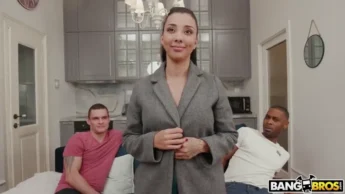 Vitoria Beatriz sendo macetada