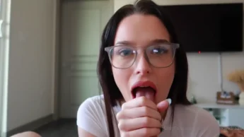 Morgan Alexandra chupeteira dando show na rola grande