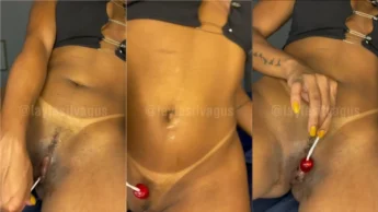 Laylasivagus passando pirulito na buceta e lambendo