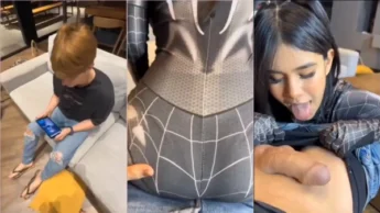 Michelle Rabbit tirou o pau do novinho para fora e começou chupar