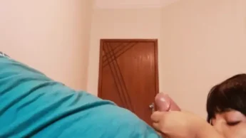 Putinha indiazinha pagando um boquetão