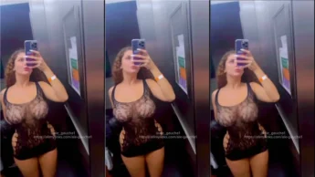 Ale Gaúcha exibindo os peitões no elevador