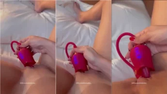 Brenda Trindade de bucetão com seu brinquedo na xoxota