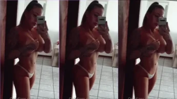 Bruna Trainer exibindo as tetas