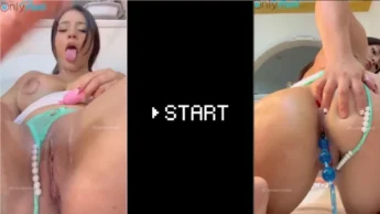 Cenas picantes da Carolain Rivera acariciando as tetas