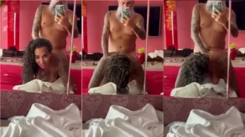 Helena Lua Tentação safada dando a xoxota na frente do espelho