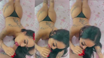 Jhenis Kutkut deitada pagando boquete gostoso