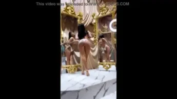 Maravilhosa Mc Mirella exibindo o corpo