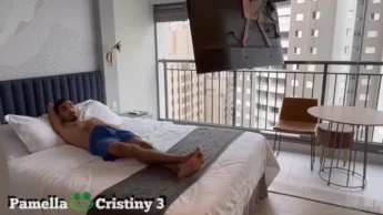 Pmella Cristiny famosa morena de cuzão tatuado no video