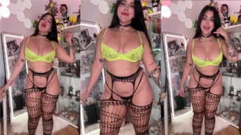 Vazou na net Vivi Tarantino usando uma roupa super sexy