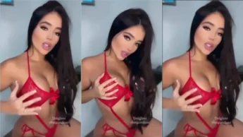 Video amador da Ana Gandica usando uma lingerie vermelha sexy