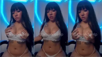 Amanda onlyfans da gata morena peituda se apalpando