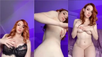 Amouranth ruiva linda de cuzão quente se acariciando