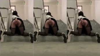 Gostosa ruanruanjiang99 de quatro na escada do prédio socando o dildo na buceta