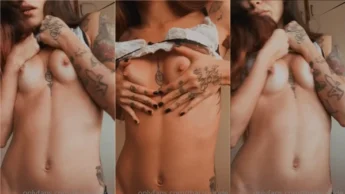 Thaiz Suicide gata magrinha do onlyfans se dedando