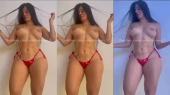 Vanessa Rivera se exibindo com seios de fora