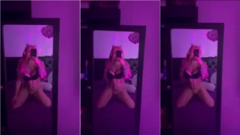 Vazou a Sofia Barrero provocando na frente do espelho