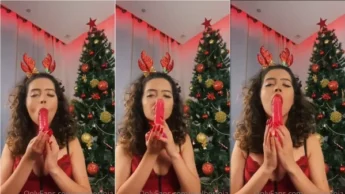 Mel Bertoja se masturbando no clima natalino