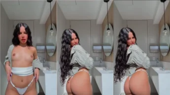 Poliana Arapiraca magrinha gostosa exibindo a bunda
